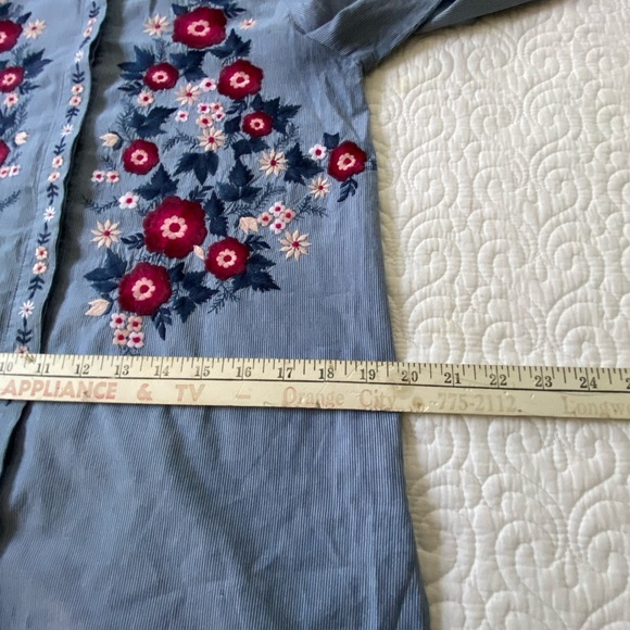 Lucky Brand Embroidered Floral Blue and White Pinstripe Button Down Shirt Size S - Picture 13 of 15